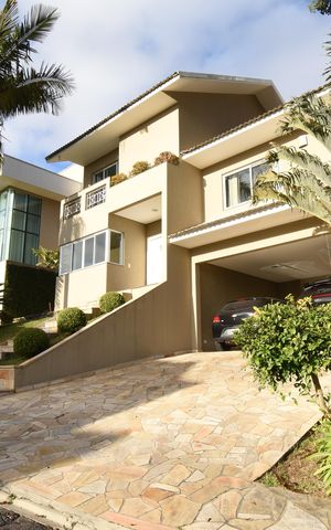 Casa de condomínio à venda com 346m², 4 quartos e 4 vagasFachada