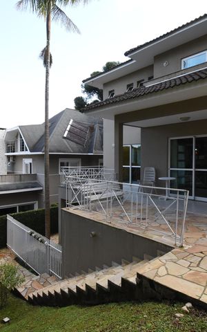 Casa de condomínio à venda com 346m², 4 quartos e 4 vagasÁrea externa