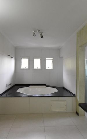 Casa de condomínio à venda com 346m², 4 quartos e 4 vagasBanheiro da Suíte 3