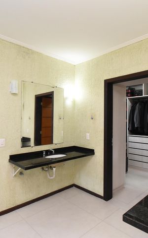 Casa de condomínio à venda com 346m², 4 quartos e 4 vagasBanheiro da Suíte 3