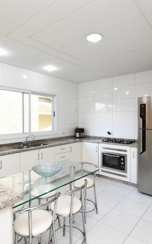 Casa de condomínio à venda com 346m², 4 quartos e 4 vagasCozinha