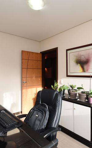 Casa de condomínio à venda com 346m², 4 quartos e 4 vagasEscritório
