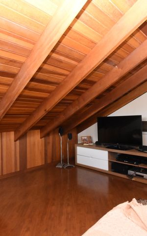 Casa de condomínio à venda com 346m², 4 quartos e 4 vagasSala de TV