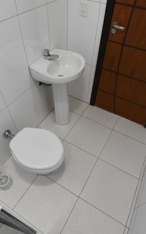 Casa de condomínio à venda com 346m², 4 quartos e 4 vagasBanheiro de serviço