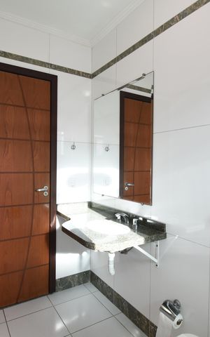 Casa de condomínio à venda com 346m², 4 quartos e 4 vagasBanheiro da Suíte 4