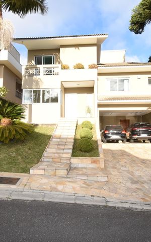 Casa de condomínio à venda com 346m², 4 quartos e 4 vagasFachada