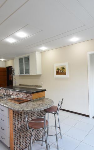 Casa de condomínio à venda com 346m², 4 quartos e 4 vagasCozinha