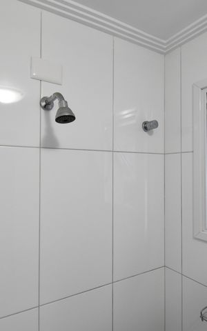 Casa de condomínio à venda com 346m², 4 quartos e 4 vagasBanheiro de serviço