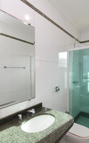 Casa de condomínio à venda com 346m², 4 quartos e 4 vagasBanheiro da Suíte 4
