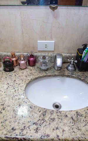Casa à venda com 130m², 4 quartos e 2 vagasBanheiro da Suíte