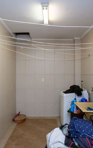 Casa à venda com 130m², 4 quartos e 2 vagasÁrea de Serviço