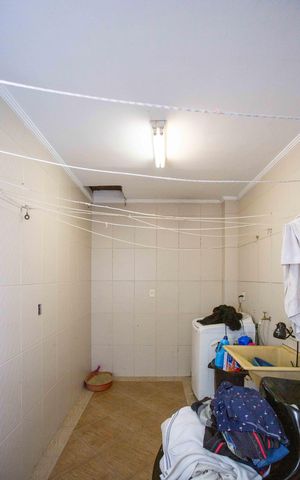 Casa à venda com 130m², 4 quartos e 2 vagasÁrea de Serviço