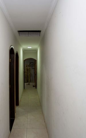 Casa à venda com 130m², 4 quartos e 2 vagasCorredor