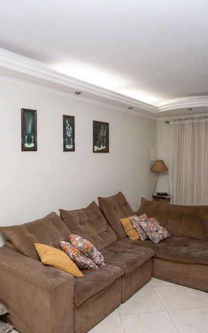 Casa à venda com 130m², 4 quartos e 2 vagasSala de TV