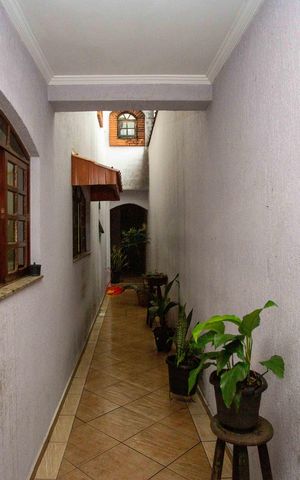 Casa à venda com 130m², 4 quartos e 2 vagasCorredor