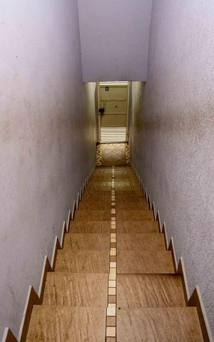 Casa à venda com 130m², 4 quartos e 2 vagasEscada