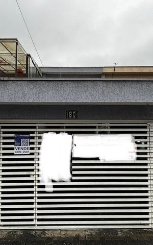 Casa para alugar com 158m², 2 quartos e 2 vagas Casa para alugar com 158m², 2 quartos e 2 vagasFachada