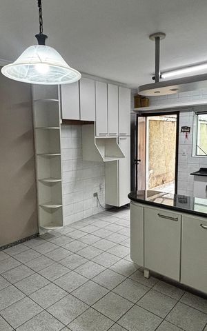 Casa para alugar com 158m², 2 quartos e 2 vagas Casa para alugar com 158m², 2 quartos e 2 vagasCozinha