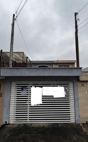 Casa para alugar com 158m², 2 quartos e 2 vagas Casa para alugar com 158m², 2 quartos e 2 vagasFachada