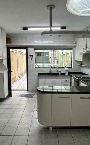 Casa para alugar com 158m², 2 quartos e 2 vagas Casa para alugar com 158m², 2 quartos e 2 vagasCozinha