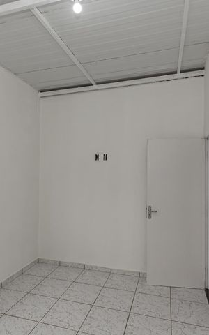 Casa à venda com 85m², 2 quartos e sem vaga Casa à venda com 85m², 2 quartos e sem vagaQuarto