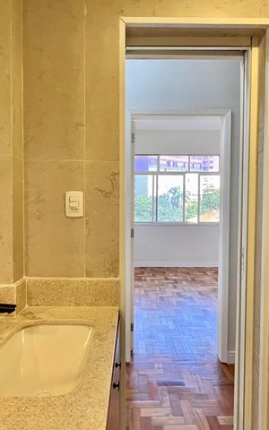 Apartamento à venda com 86m², 3 quartos e 1 vaga Apartamento à venda com 86m², 3 quartos e 1 vagaBanheiro social