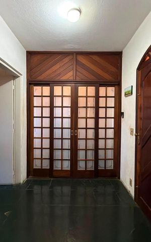 Casa à venda com 2500m², 4 quartos e 8 vagas Casa à venda com 2500m², 4 quartos e 8 vagasSala