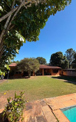 Casa à venda com 2500m², 4 quartos e 8 vagas Casa à venda com 2500m², 4 quartos e 8 vagasÁrea externa