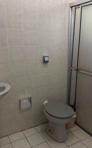 Casa à venda com 2500m², 4 quartos e 8 vagas Casa à venda com 2500m², 4 quartos e 8 vagasBanheiro