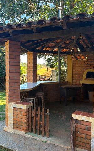 Casa à venda com 2500m², 4 quartos e 8 vagas Casa à venda com 2500m², 4 quartos e 8 vagasÁrea externa