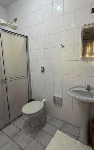 Casa à venda com 2500m², 4 quartos e 8 vagas Casa à venda com 2500m², 4 quartos e 8 vagasBanheiro