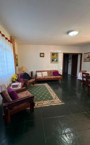 Casa à venda com 2500m², 4 quartos e 8 vagas Casa à venda com 2500m², 4 quartos e 8 vagasSala