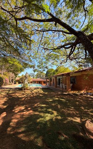 Casa à venda com 2500m², 4 quartos e 8 vagas Casa à venda com 2500m², 4 quartos e 8 vagasÁrea externa