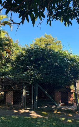 Casa à venda com 2500m², 4 quartos e 8 vagas Casa à venda com 2500m², 4 quartos e 8 vagasÁrea externa