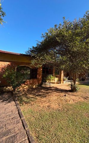 Casa à venda com 2500m², 4 quartos e 8 vagas Casa à venda com 2500m², 4 quartos e 8 vagasÁrea externa
