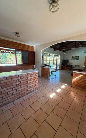 Casa à venda com 2500m², 4 quartos e 8 vagas Casa à venda com 2500m², 4 quartos e 8 vagasÁrea externa