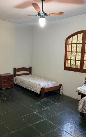 Casa à venda com 2500m², 4 quartos e 8 vagas Casa à venda com 2500m², 4 quartos e 8 vagasQuarto