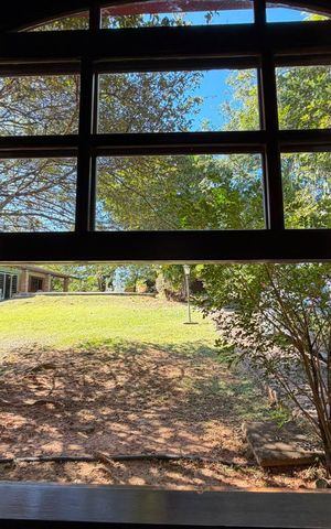 Casa à venda com 2500m², 4 quartos e 8 vagas Casa à venda com 2500m², 4 quartos e 8 vagasÁrea externa