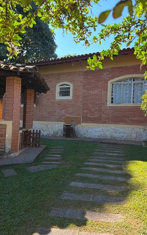 Casa à venda com 2500m², 4 quartos e 8 vagas Casa à venda com 2500m², 4 quartos e 8 vagasÁrea externa
