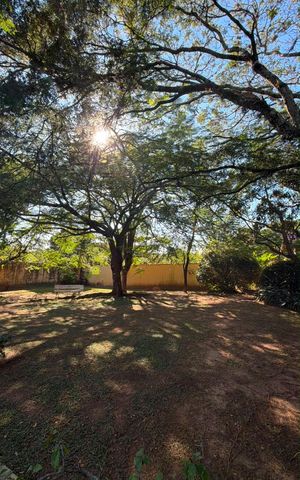 Casa à venda com 2500m², 4 quartos e 8 vagas Casa à venda com 2500m², 4 quartos e 8 vagasÁrea externa