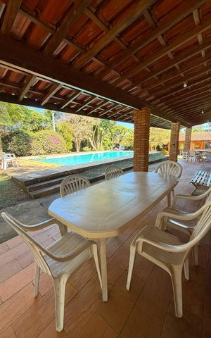 Casa à venda com 2500m², 4 quartos e 8 vagas Casa à venda com 2500m², 4 quartos e 8 vagasÁrea externa