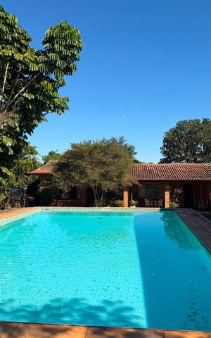 Casa à venda com 2500m², 4 quartos e 8 vagas Casa à venda com 2500m², 4 quartos e 8 vagasÁrea externa