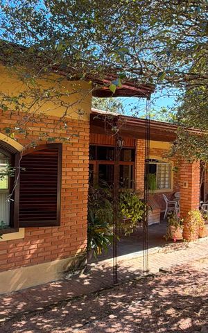 Casa à venda com 2500m², 4 quartos e 8 vagas Casa à venda com 2500m², 4 quartos e 8 vagasÁrea externa