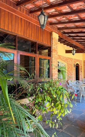 Casa à venda com 2500m², 4 quartos e 8 vagas Casa à venda com 2500m², 4 quartos e 8 vagasÁrea externa
