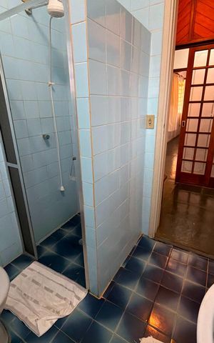 Casa à venda com 2500m², 4 quartos e 8 vagas Casa à venda com 2500m², 4 quartos e 8 vagasBanheiro