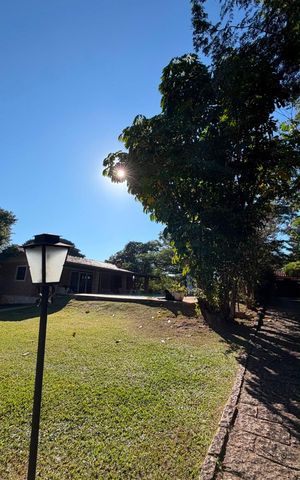 Casa à venda com 2500m², 4 quartos e 8 vagas Casa à venda com 2500m², 4 quartos e 8 vagasÁrea externa