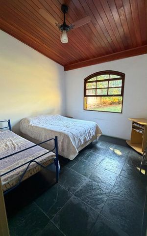 Casa à venda com 2500m², 4 quartos e 8 vagas Casa à venda com 2500m², 4 quartos e 8 vagasQuarto