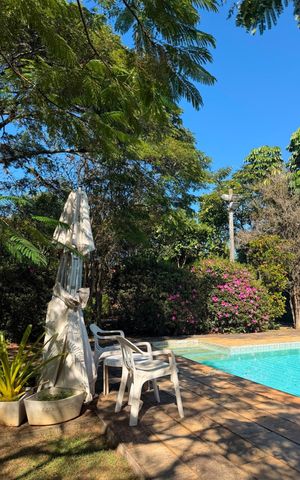 Casa à venda com 2500m², 4 quartos e 8 vagas Casa à venda com 2500m², 4 quartos e 8 vagasÁrea externa