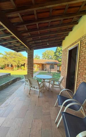 Casa à venda com 2500m², 4 quartos e 8 vagas Casa à venda com 2500m², 4 quartos e 8 vagasÁrea externa