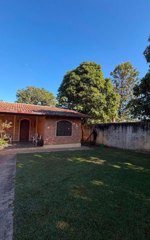 Casa à venda com 2500m², 4 quartos e 8 vagas Casa à venda com 2500m², 4 quartos e 8 vagasÁrea externa